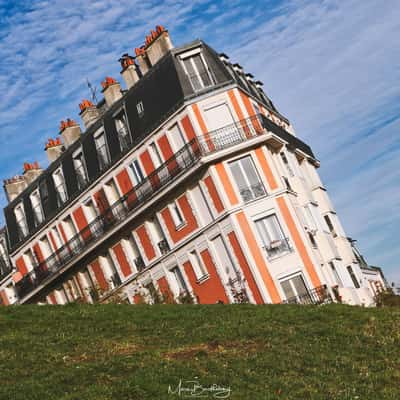 Sinking House, Montmartre, Paris, France