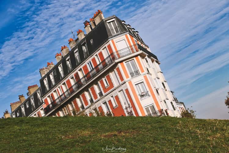 Sinking House, Montmartre, Paris