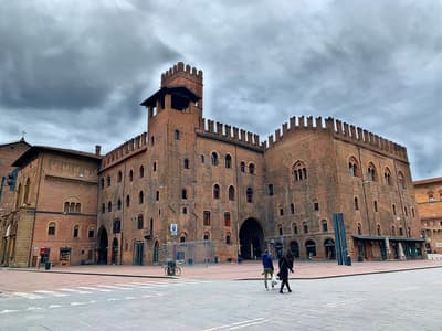 Piazza Re Enzo
