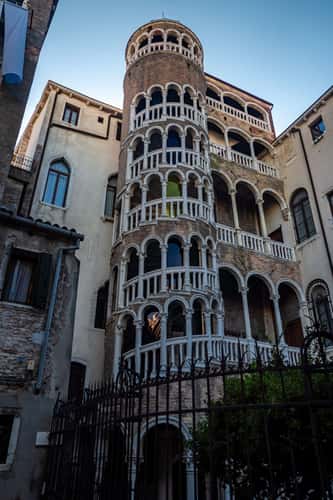 Scala Contarini del Bovolo, Venice