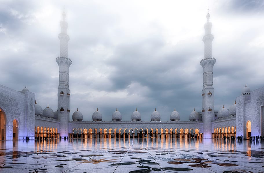 Inner courtyard of Sheikh Zayed Grand Mosque, Abu Dhabi, United Arab Emirates