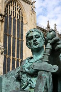 Statue des Kaisers Constantin vor dem York Minster