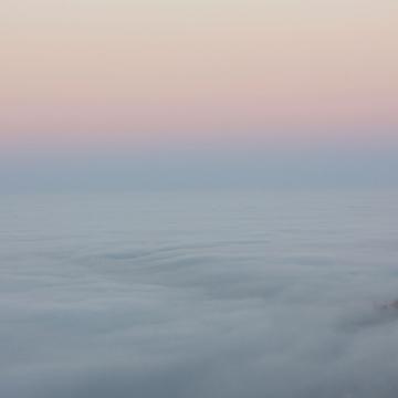 Wanderung über dem Nebelmeer, Italy