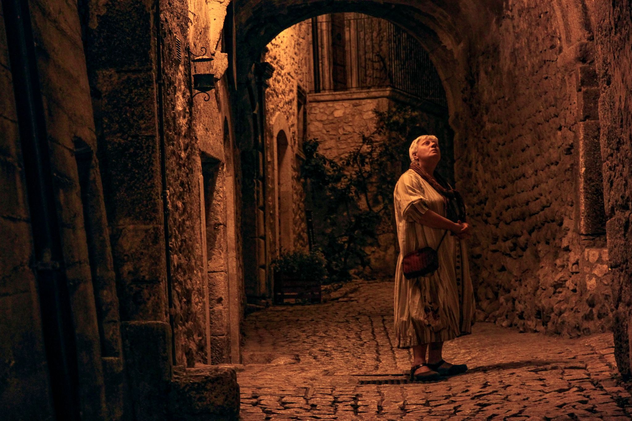 whispers, Italy