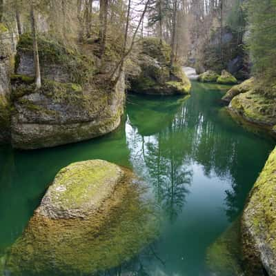 Äulischlucht mit Wasserfall, Switzerland