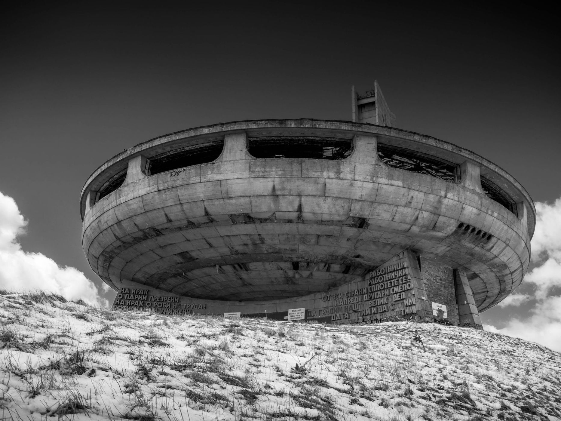 Buzludzha, Bulgaria