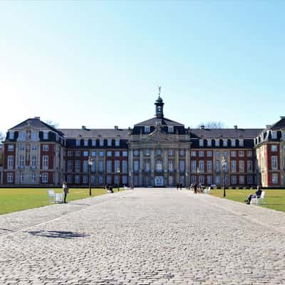 Das Fürstbischöfliche Schloss im westfälischen Münster, Germany