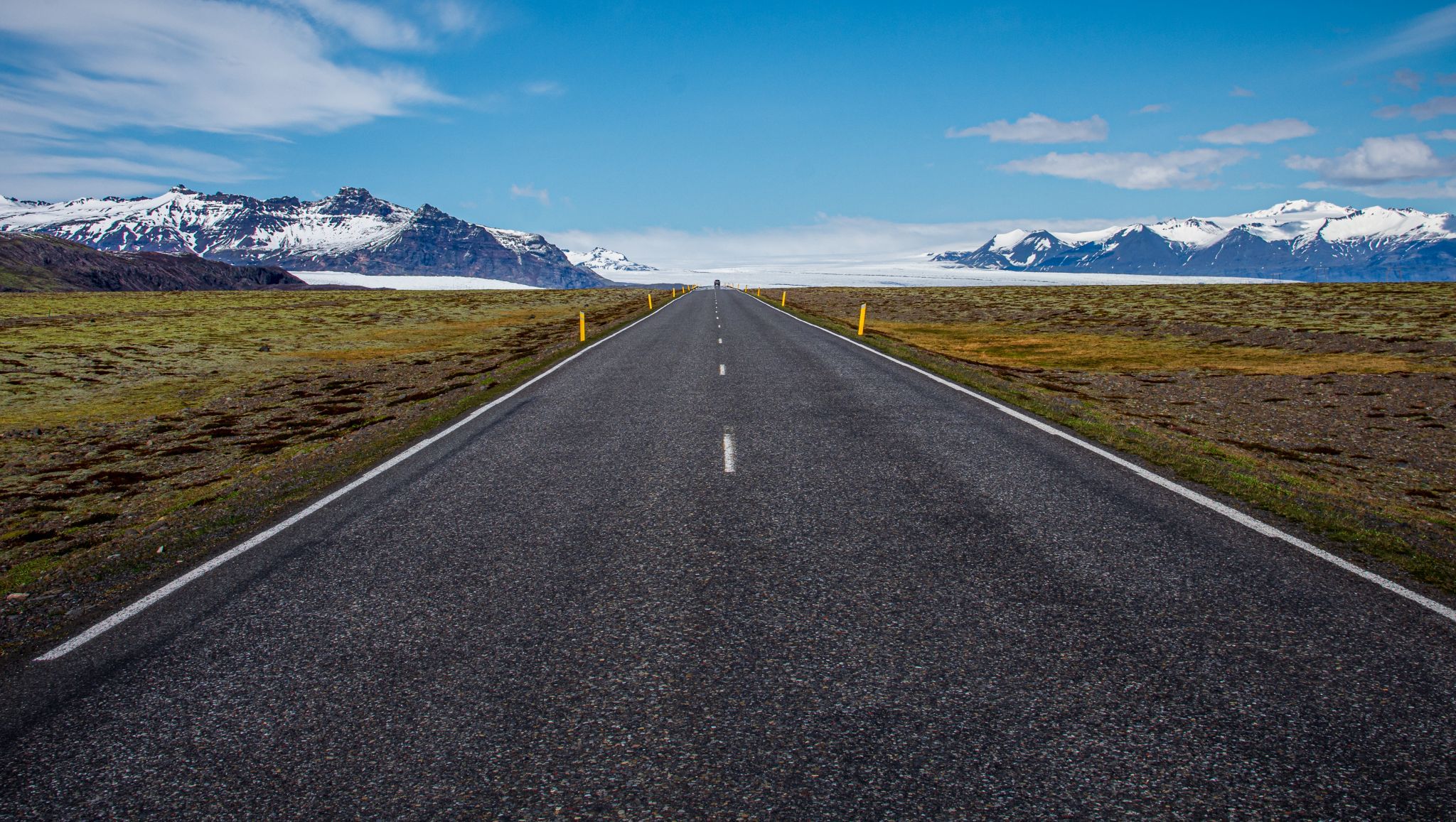 Driving to the Glacier Svinafellsjökull Glacier, Iceland