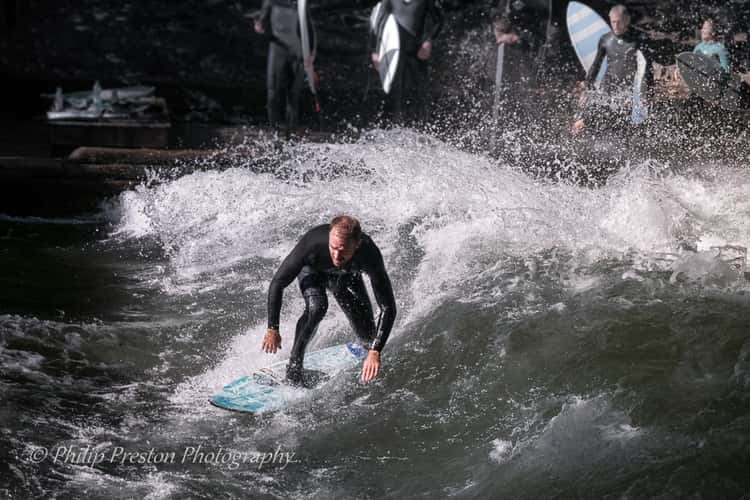 Eisbachwelle / city surfers, Munich
