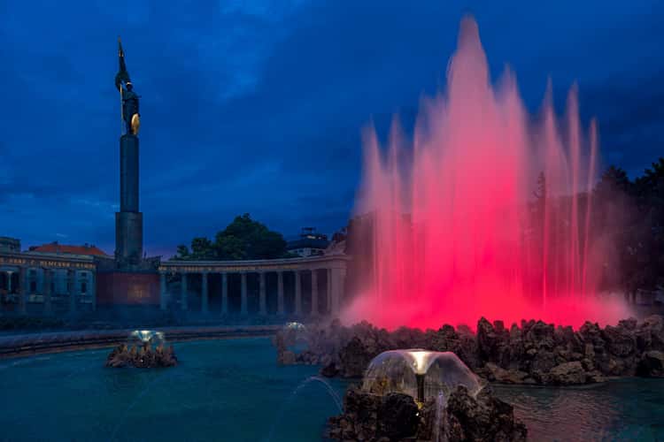 High-jet fountain, Schwarzenbergplatz, Vienna
