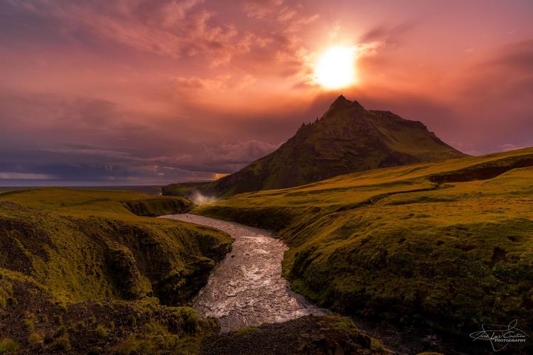 Skógafoss path to Fimmvörðuháls