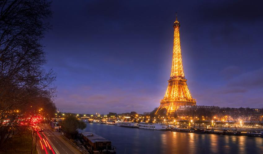 Bir-Hakeim view of La Tour Eiffel