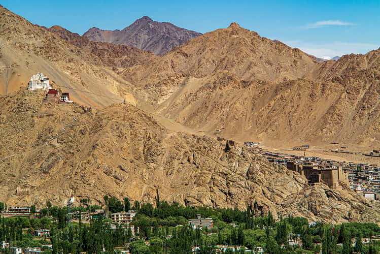 Burgruine und Blick auf Leh
