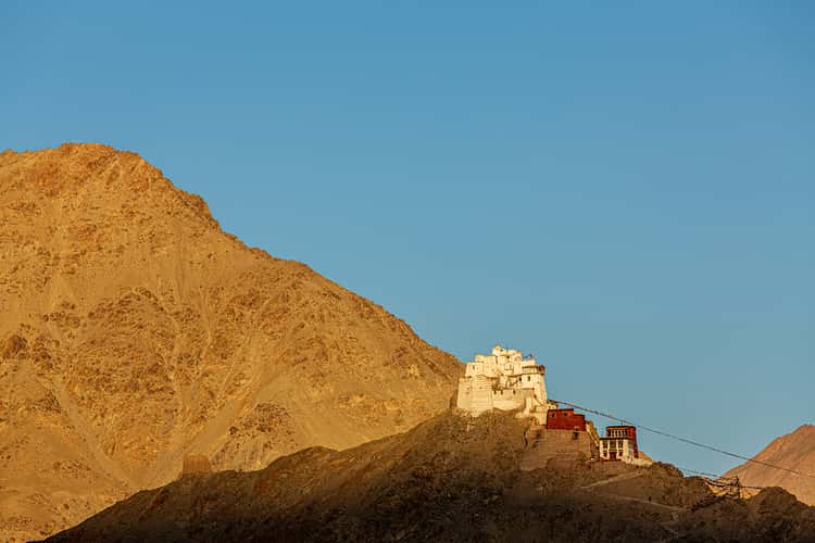 Burgruine und Blick auf Leh