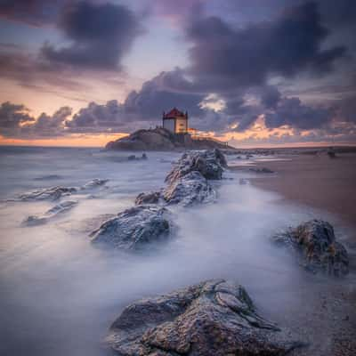 Capela do Senhor da Pedra, Portugal