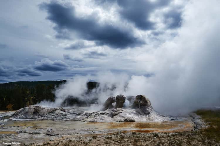 Castle Geyser area