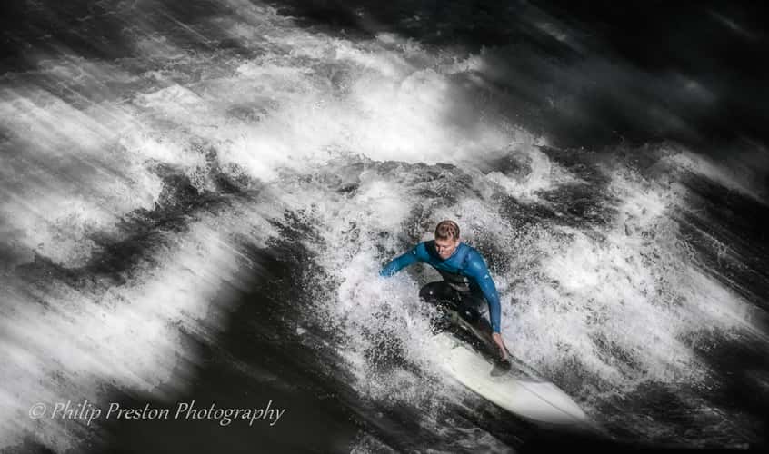 Eisbachwelle / city surfers, Munich