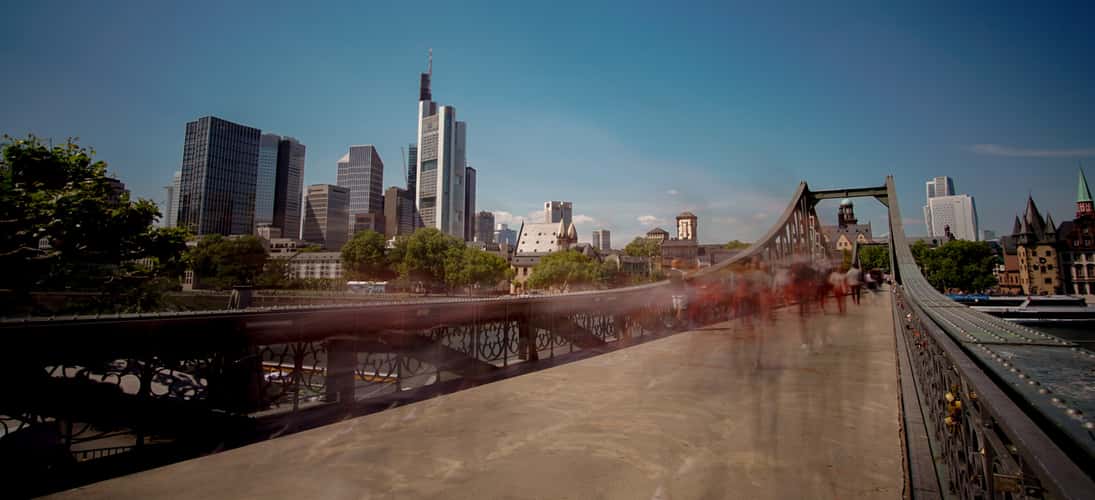Eiserner Steg, Frankfurt Skyline