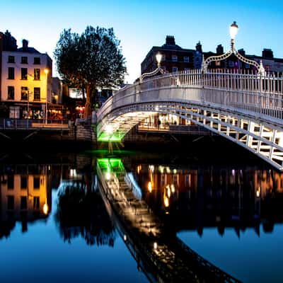 Ha'penny Bridge, Dublin., Ireland