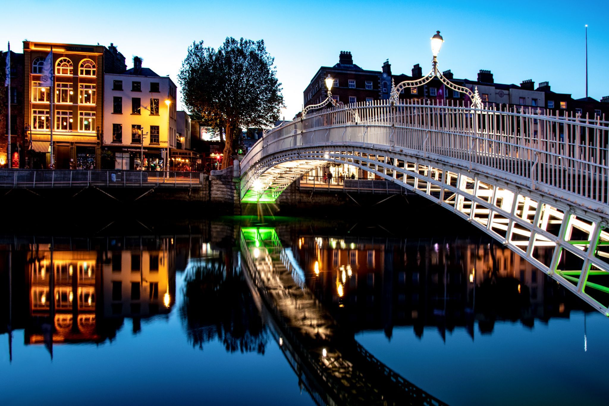 Ha'penny Bridge, Dublin., Ireland