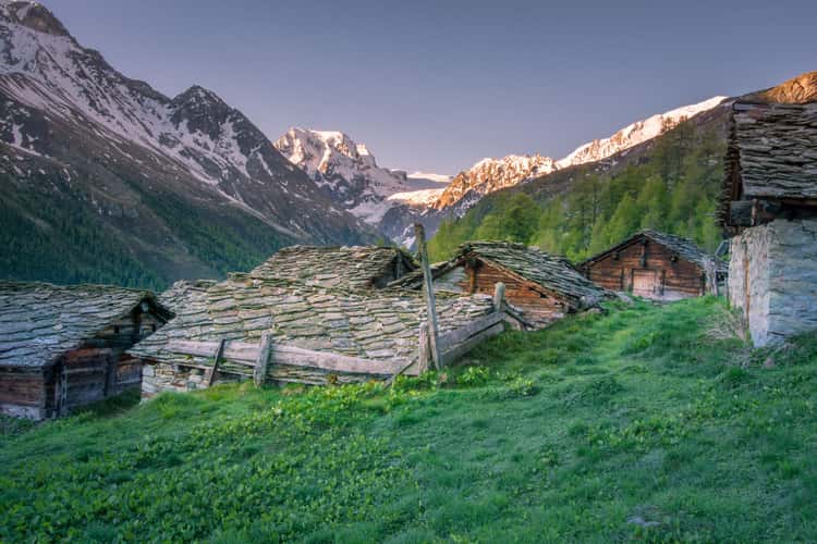 barns near Lac Bleu