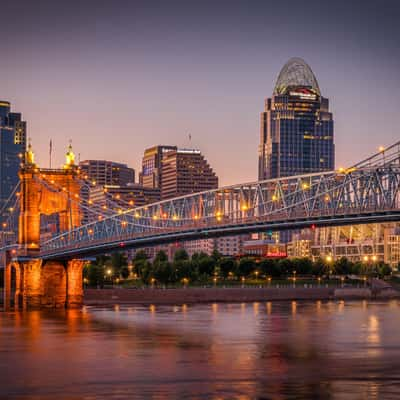 John A. Roebling Suspension Bridge & Cincinnati Skyline, USA