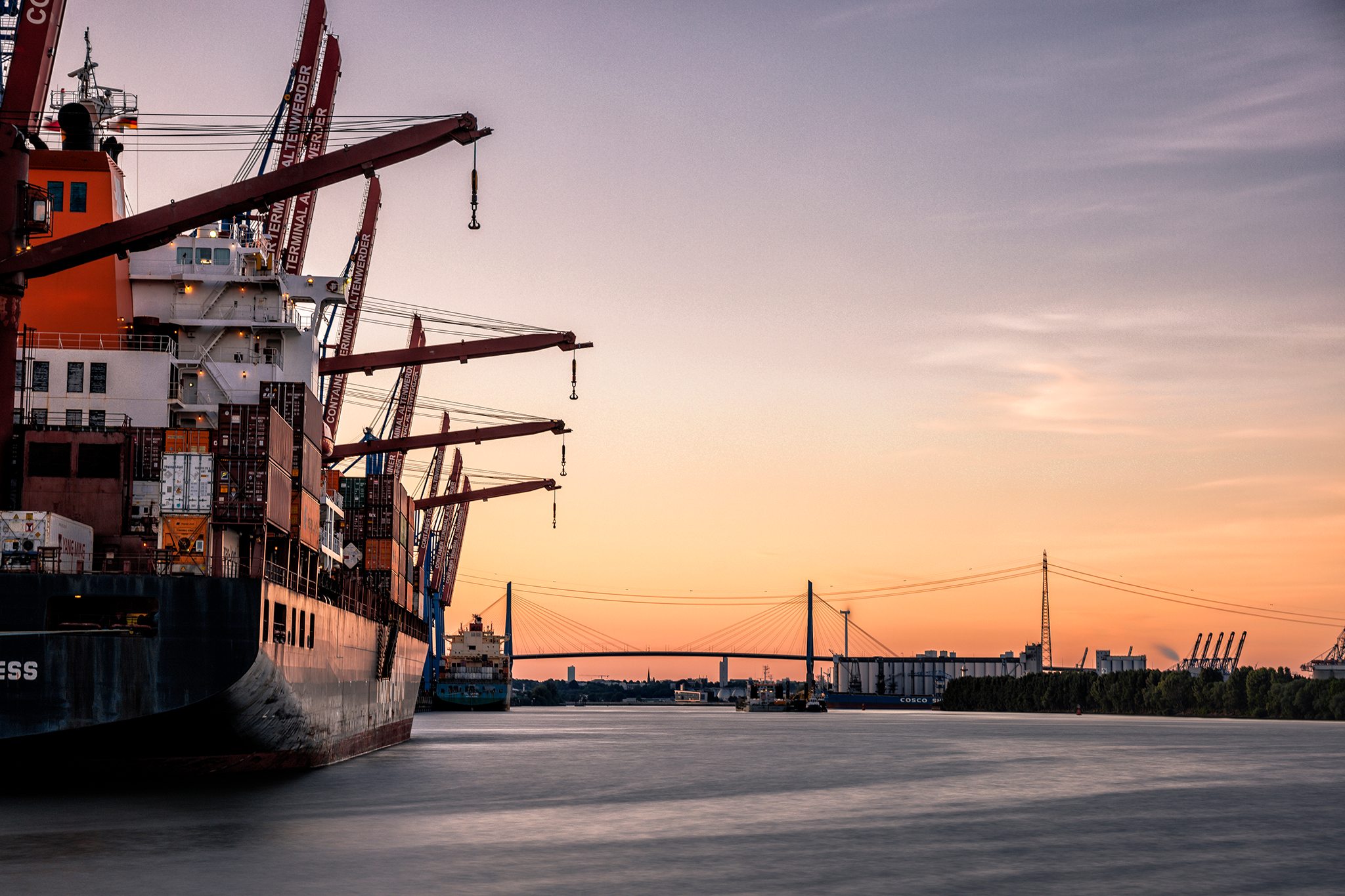 Top Photo Spots at Container Terminal Altenwerder und Kattwykbrücke in 2023