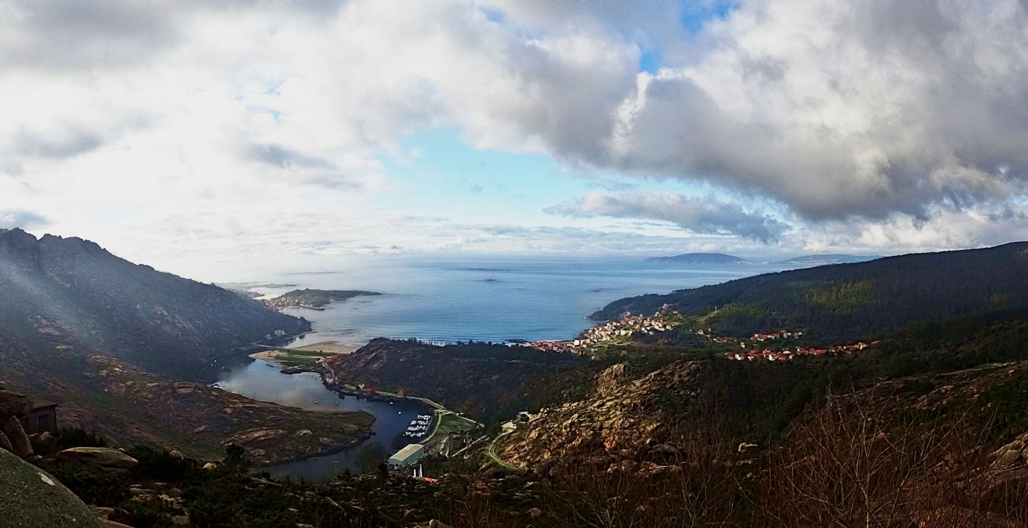 Miradoiro do Ézaro, Spain