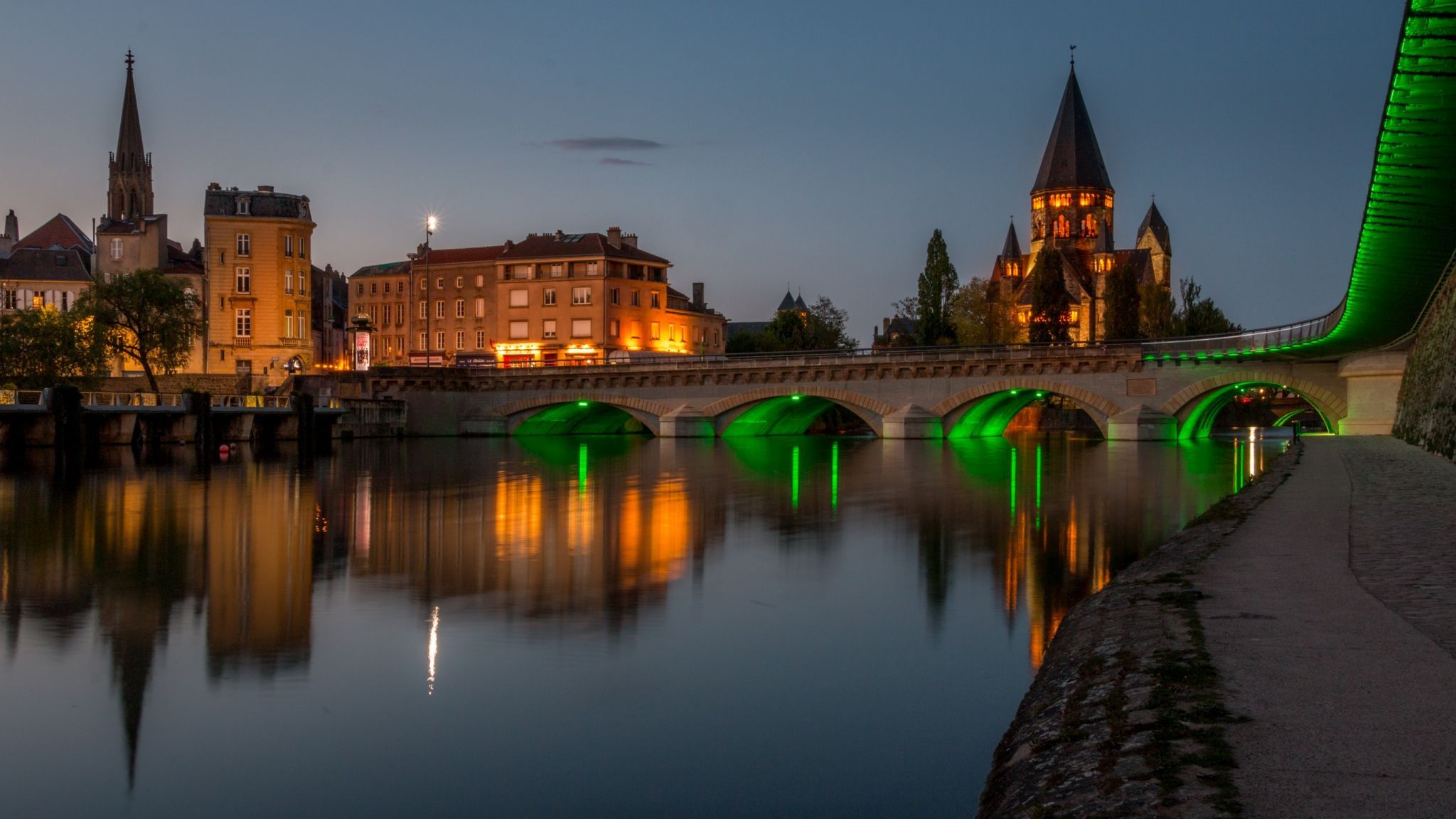 Moyen pont Metz, France