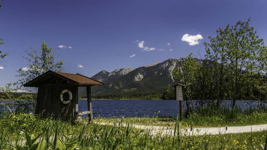 Romantic benches at the lake side