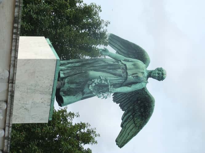 Seafarers Monument
