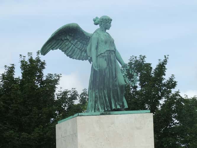 Seafarers Monument