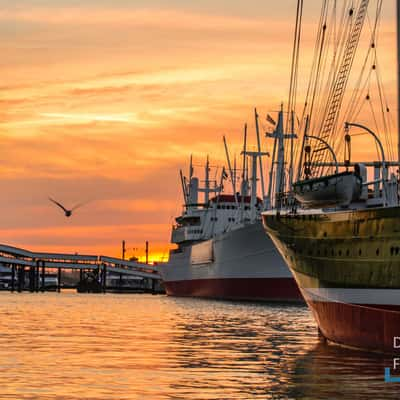 Sunrise between new and old, Hamburg, Germany, Germany