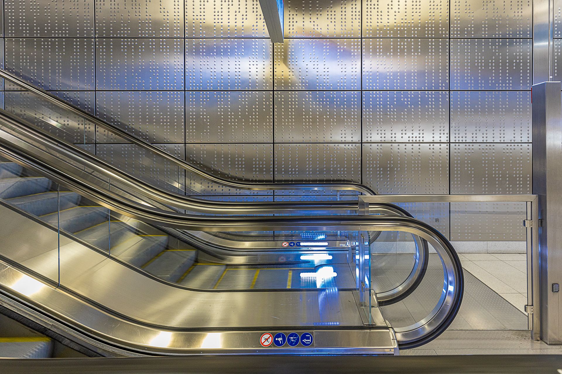 Wehrhahnlinie - U-Bahn-Station Benrather Straße, Germany