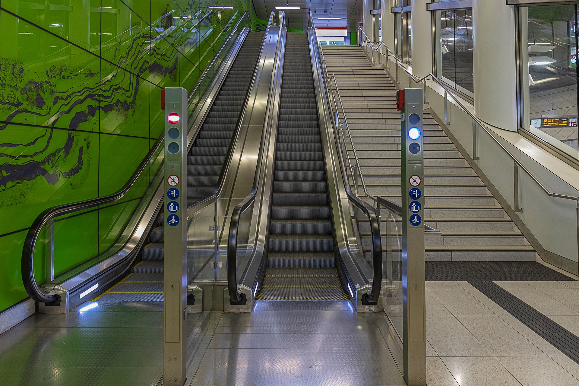 Wehrhahnlinie - U-Bahn-Station Graf-Adolf-Platz, Germany