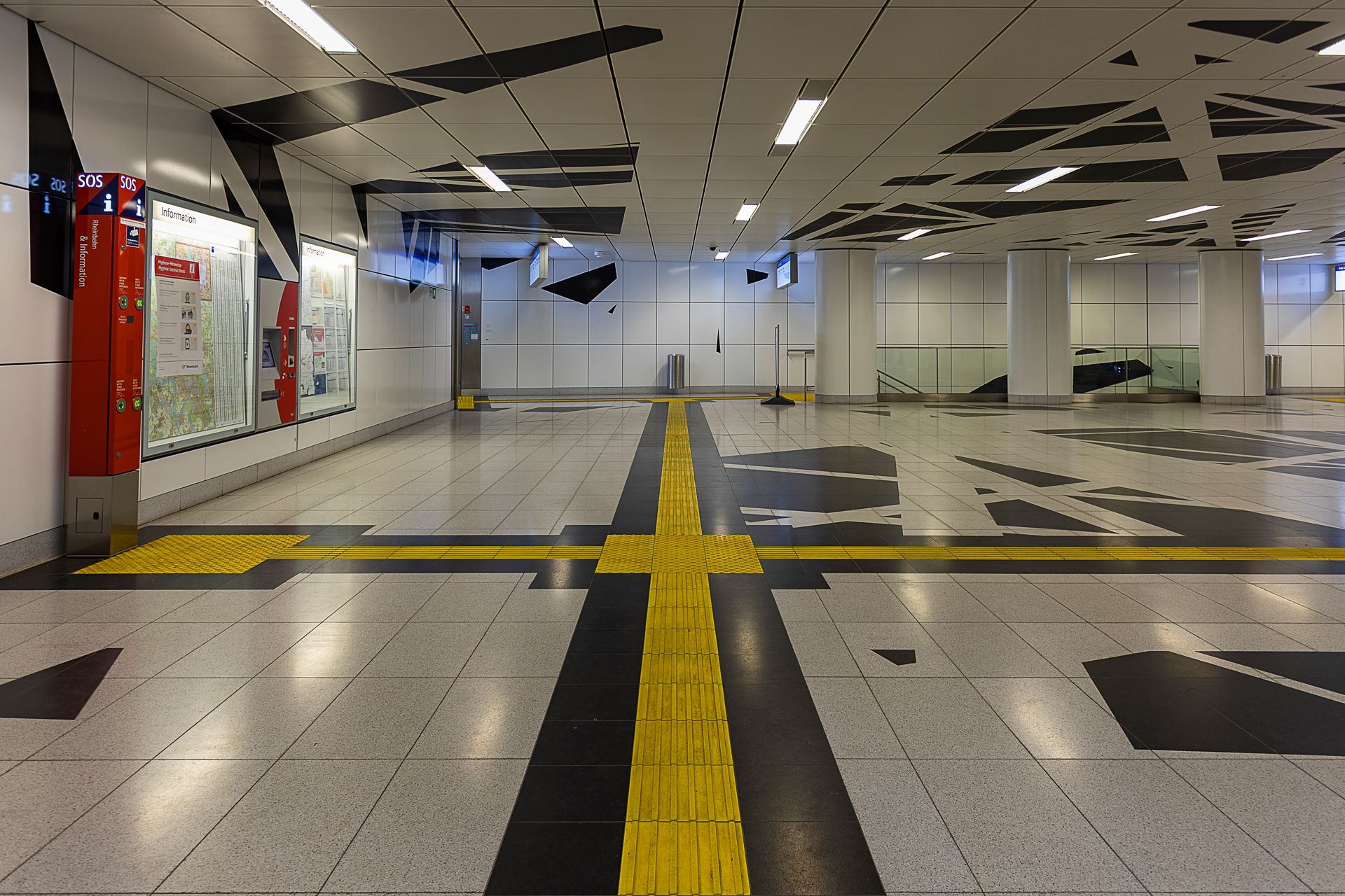Wehrhahnlinie - U-Bahn-Station Pempelforter Straße, Düsseldorf, Germany