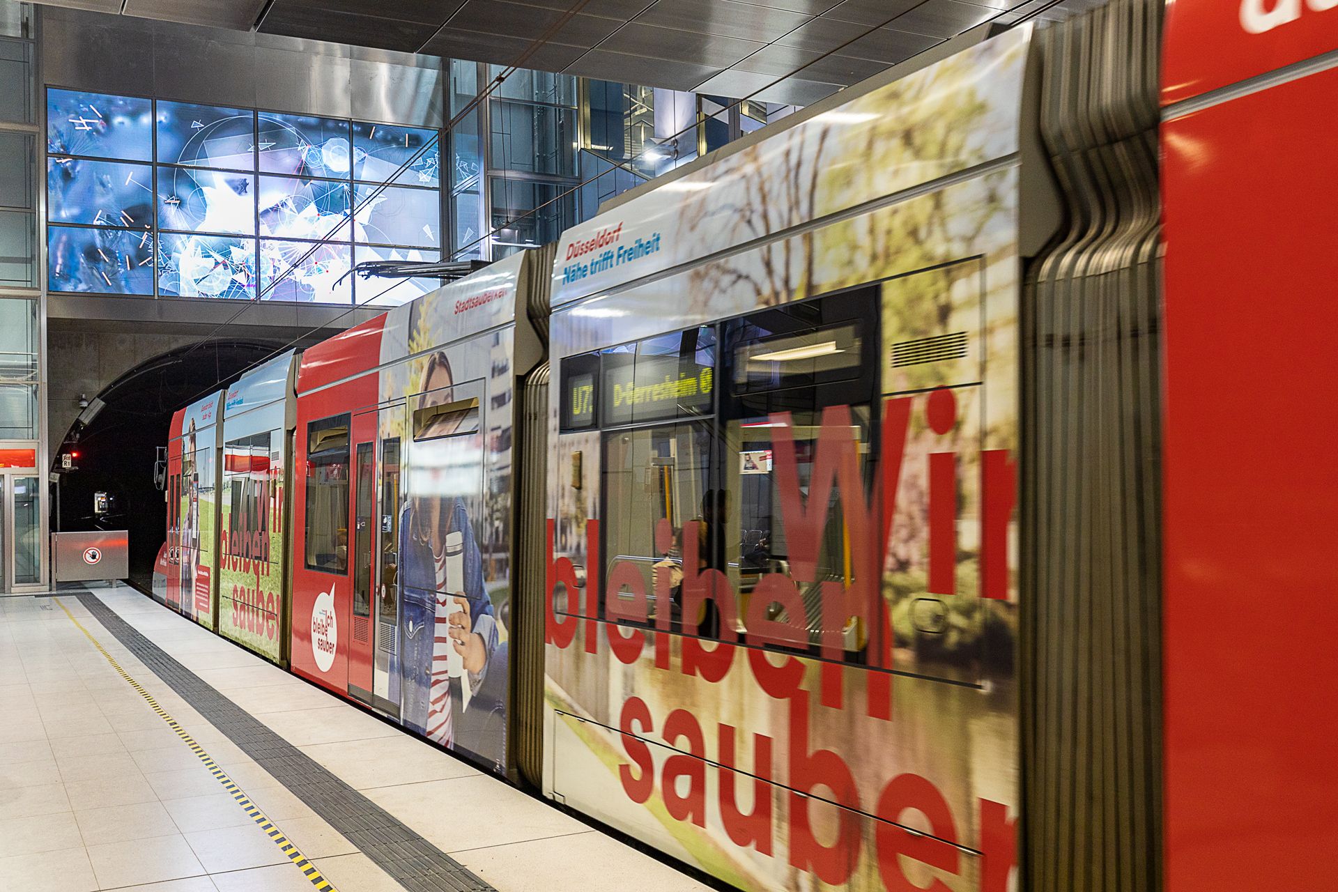 Wehrhahnlinie - U-Bahn-Station Schadowstraße, Germany
