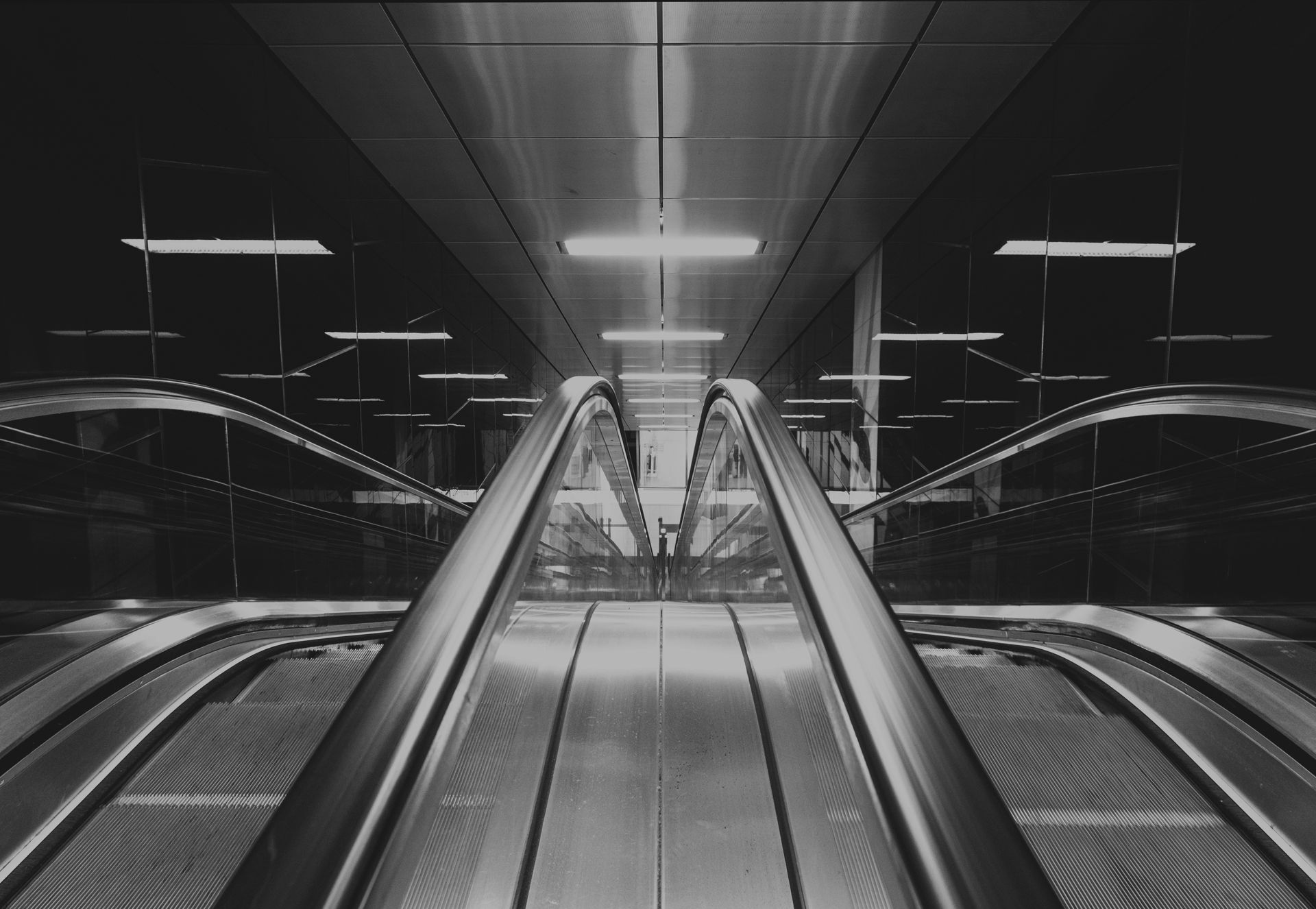 Wehrhahnlinie - U-Bahn-Station Schadowstraße, Germany