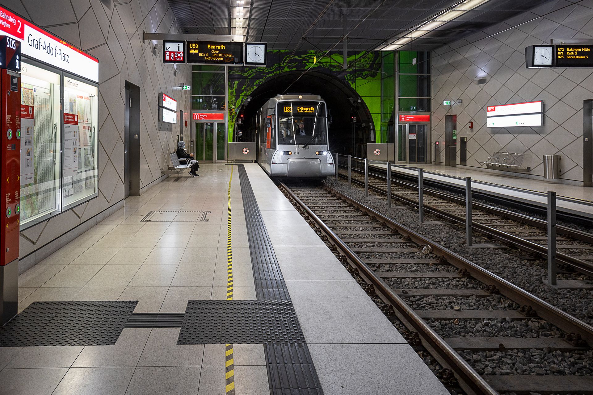 Wehrhahnlinie - U-Bahn-Station Graf-Adolf-Platz, Germany
