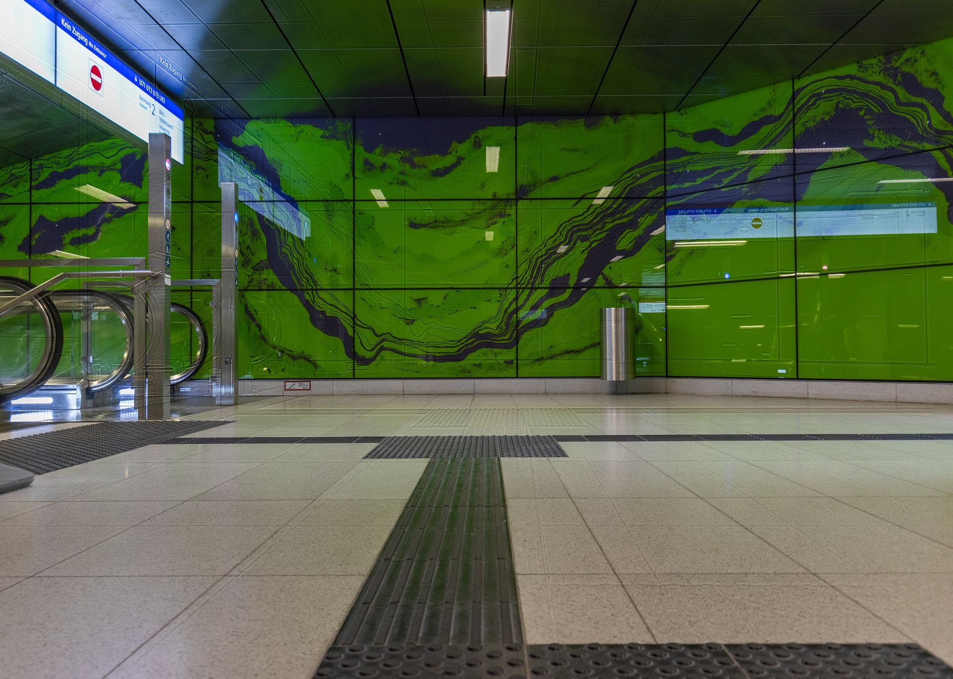Wehrhahnlinie - U-Bahn-Station Graf-Adolf-Platz, Germany