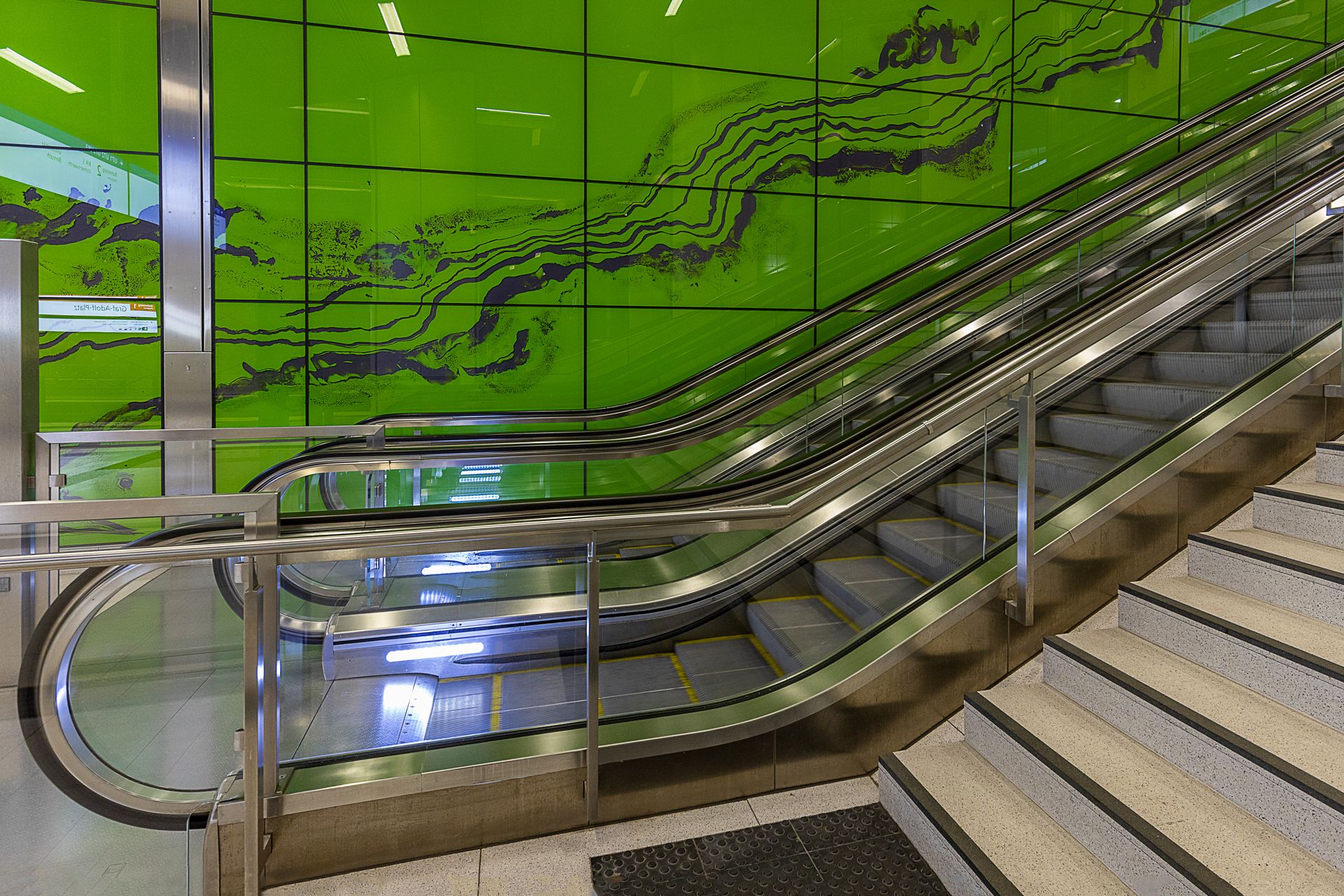 Wehrhahnlinie - U-Bahn-Station Graf-Adolf-Platz, Germany