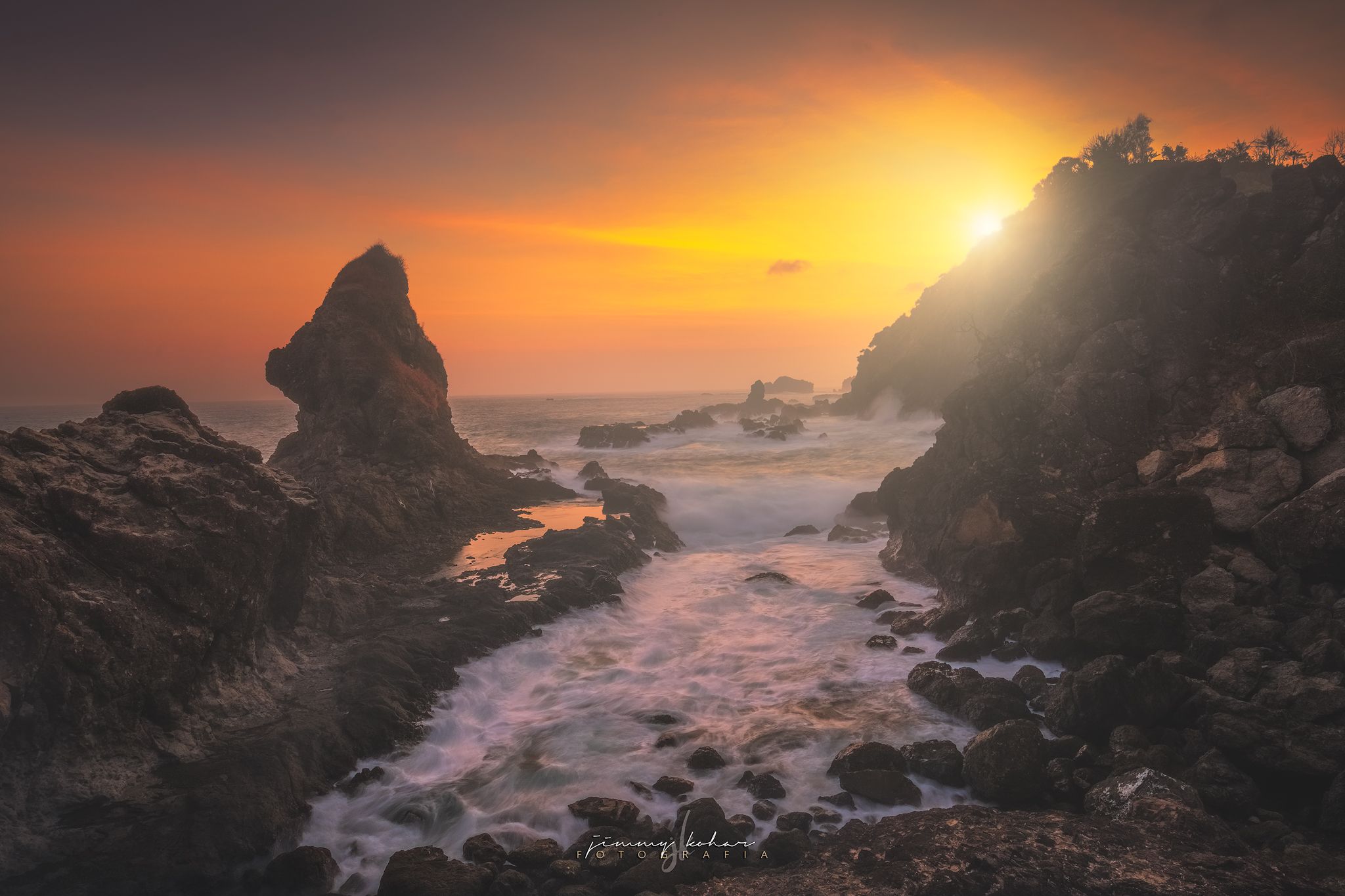 Bukit Pengilon, Indonesia