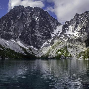 Colchuck Lake, Alpine Lakes Wilderness, Washington, USA