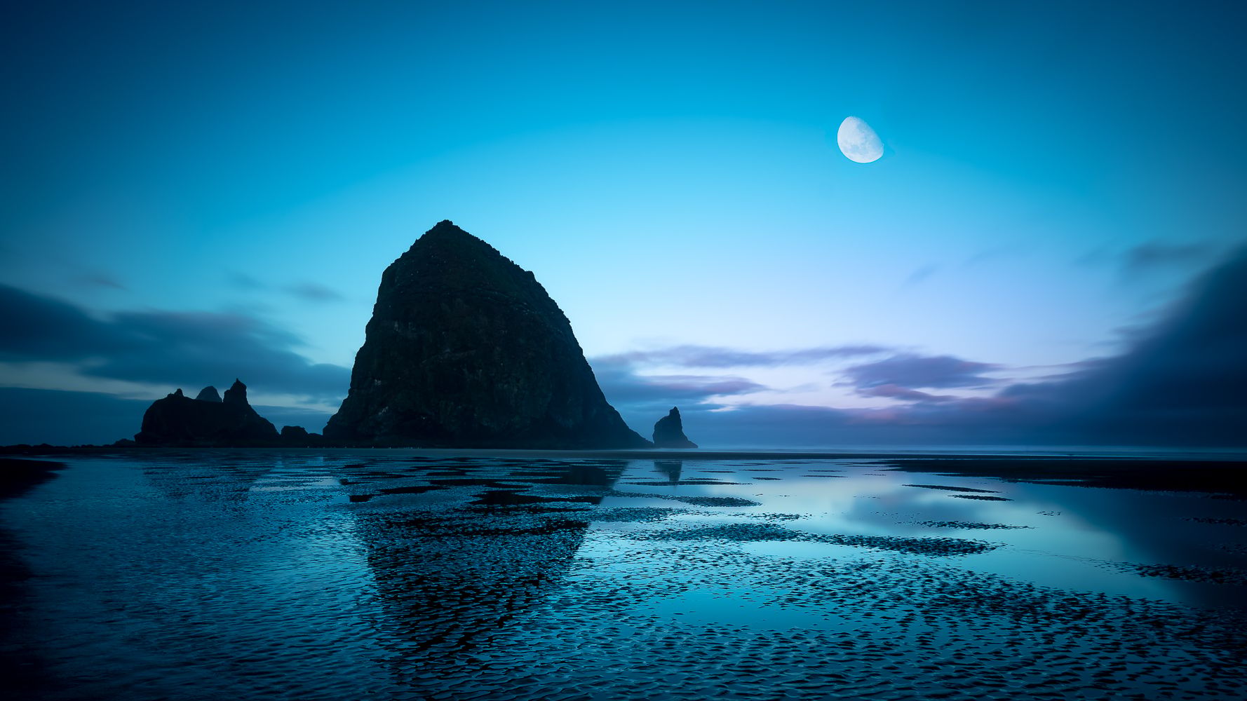 Haystack Rock, Cannon Beach, Oregon, USA