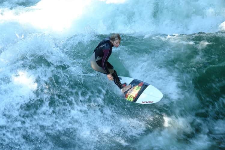 Eisbachwelle / city surfers, Munich