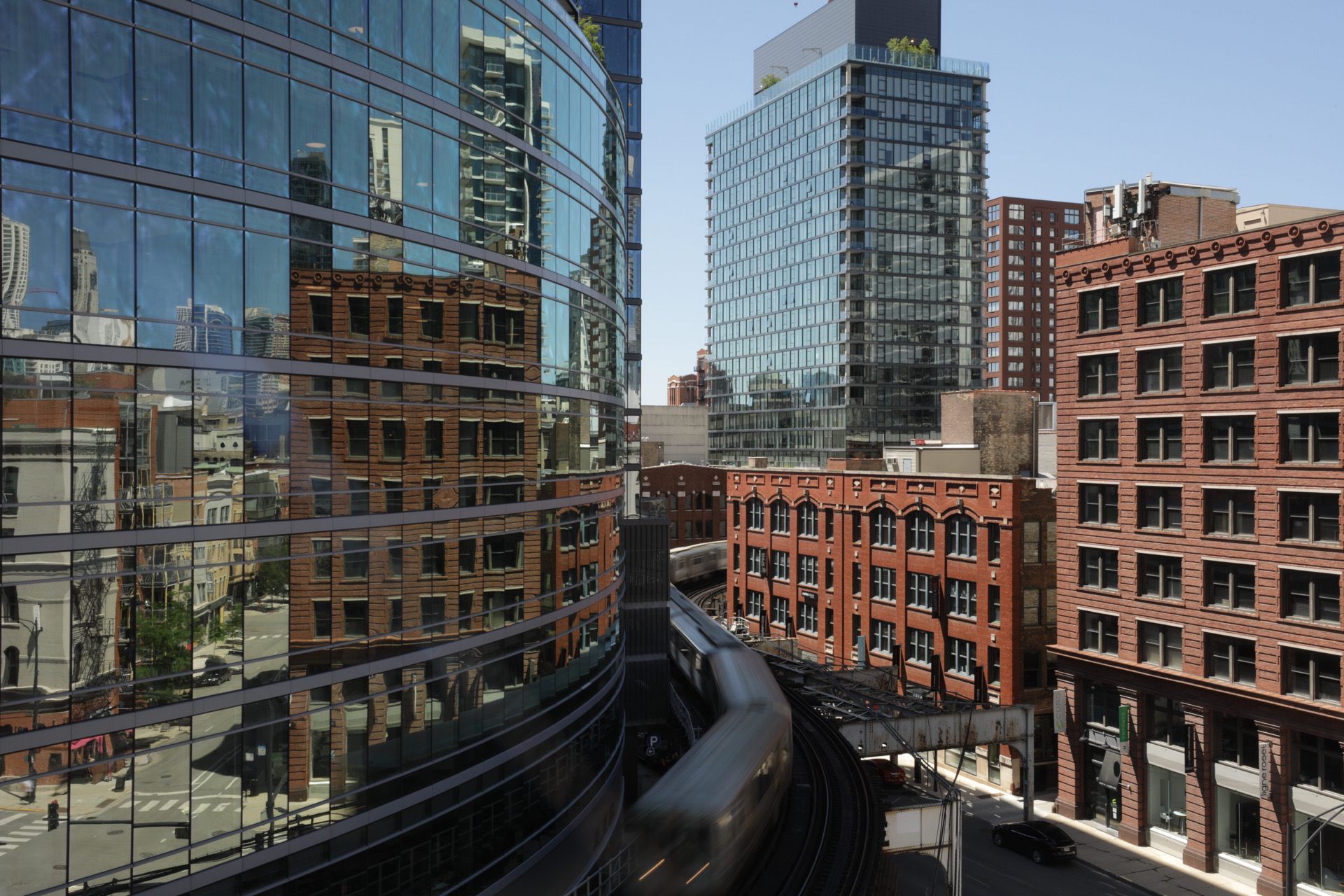 Train from Wells Kinzie Garage, Chicago, USA