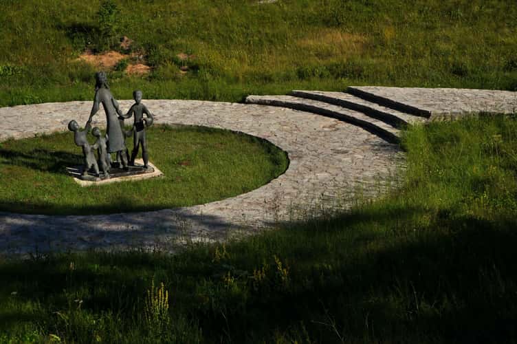 Dola - Memorial Site