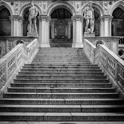 Giants Staircase, Italy