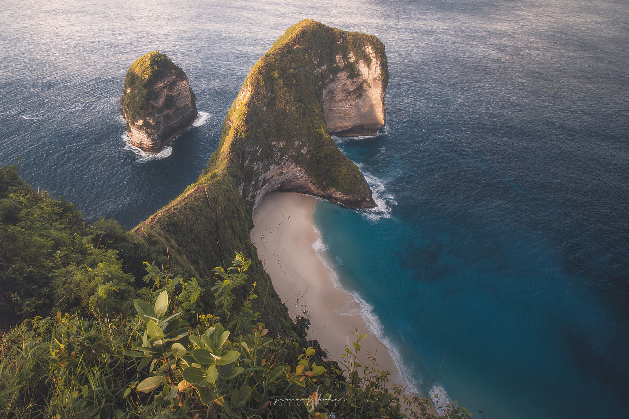 Kelingking Beach Cliff, Bali, Indonesia