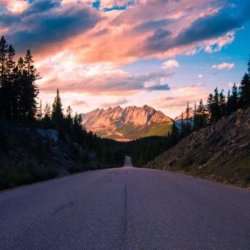 Maligne Canyon Road, Canada